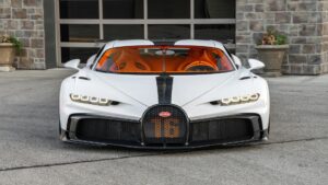 108100273-1739219992320-2022_bugatti_chiron_Bugatti-21-53030.jpeg